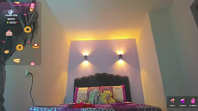 Sofia Clauss  online show from 17, 9, 2025