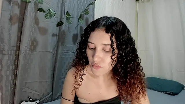 Snapshot of gabriela_duarte1 chatting on 15, 11, 2025 gabriela duarte1 online show from 15, 11, 2025