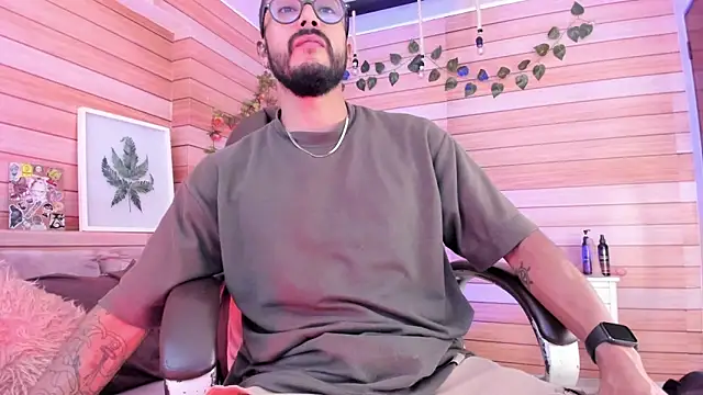 Snapshot of Tom_cooper_ chatting on 2, 2, 2025 Tom cooper online show from 2, 2, 2025