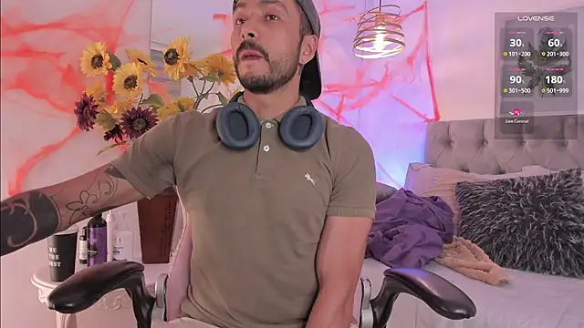 Snapshot of Tom_cooper_ chatting on 10, 10, 2025 Tom cooper online show from 10, 10, 2025