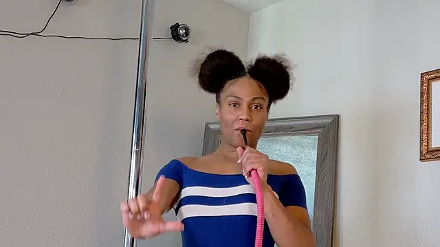 yiauana online show from 17, 2, 2025