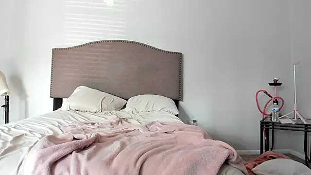 yiauana online show from 18, 9, 2025