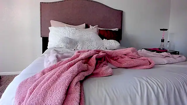 yiauana online show from 22, 10, 2025