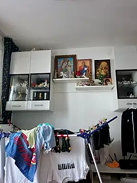 AvaLloyd online show from 22, 3, 2025