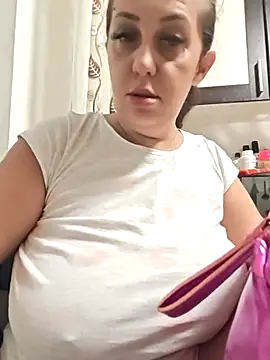 AvaLloyd online show from 6, 10, 2025