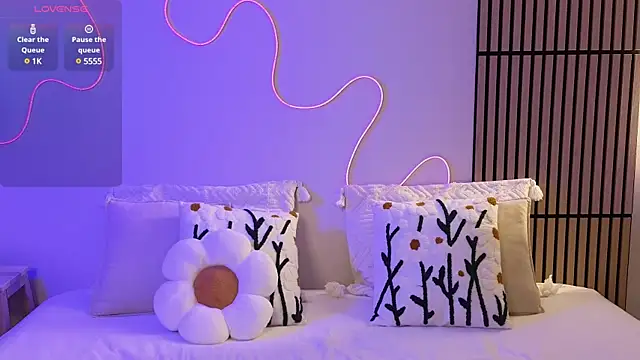 Snapshot of Ester_Hill chatting on 8, 2, 2025 Ester Hill online show from 8, 2, 2025