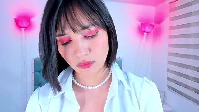 lina bedoya  online show from 13, 1, 2025