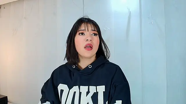 lina bedoya  online show from 12, 9, 2025