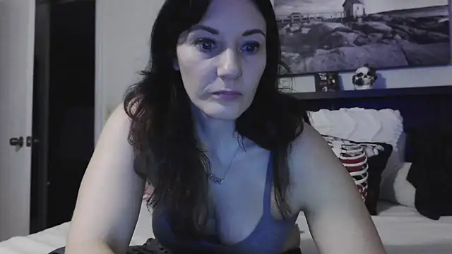 CrystalLakeXO online show from 10, 2, 2025