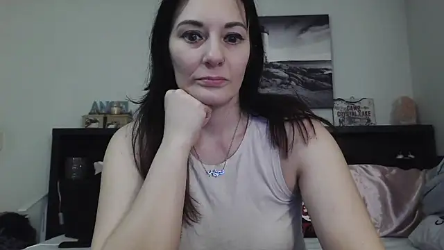 CrystalLakeXO online show from 5, 3, 2025