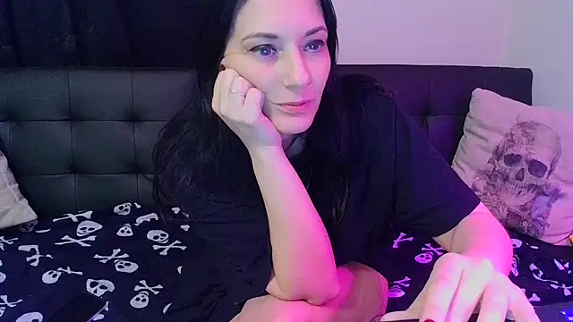 CrystalLakeXO online show from 4, 2, 2026