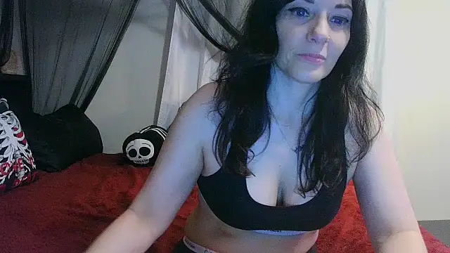 CrystalLakeXO online show from 10, 3, 2026