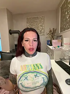 Snapshot of AileenInkOfficial chatting on 2, 4, 2026 AileenInkOfficial online show from 2, 4, 2026