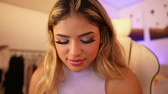 SaraParisi online show from 11, 1, 2025