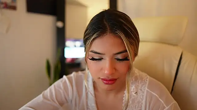 SaraParisi online show from 22, 1, 2025