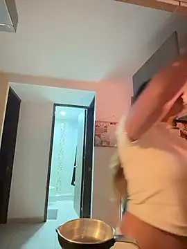 SaraParisi online show from 5, 1, 2026