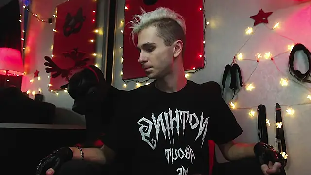 Joseph  Quinn online show from 23, 12, 2024