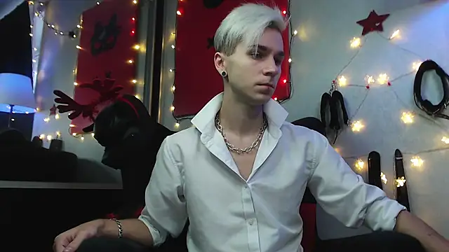 Joseph  Quinn online show from 24, 12, 2024