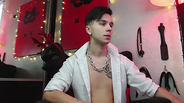 Joseph  Quinn online show from 6, 1, 2025