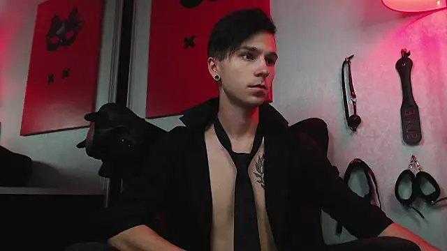 Joseph  Quinn online show from 27, 2, 2025