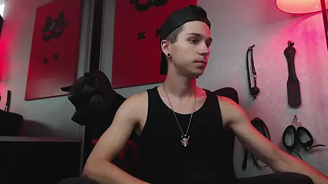 Joseph  Quinn online show from 3, 3, 2025