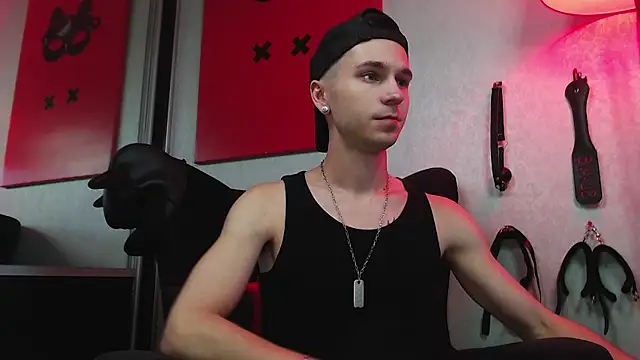 Joseph  Quinn online show from 9, 3, 2025