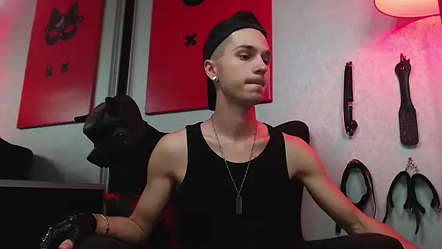 Joseph  Quinn online show from 16, 3, 2025