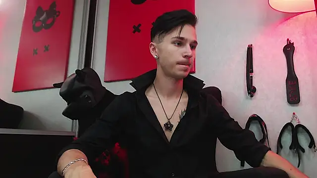 Joseph  Quinn online show from 17, 3, 2025