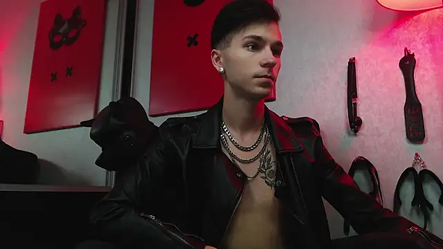 Joseph  Quinn online show from 21, 3, 2025