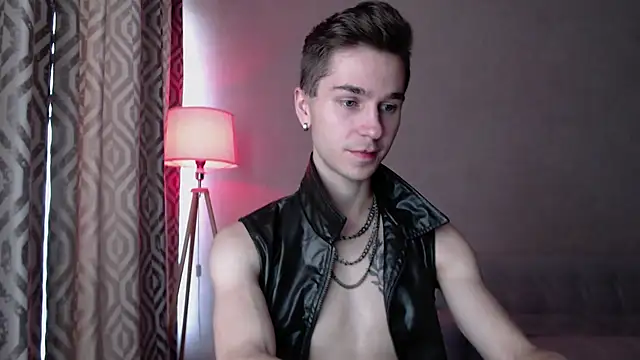 Joseph  Quinn online show from 3, 10, 2025