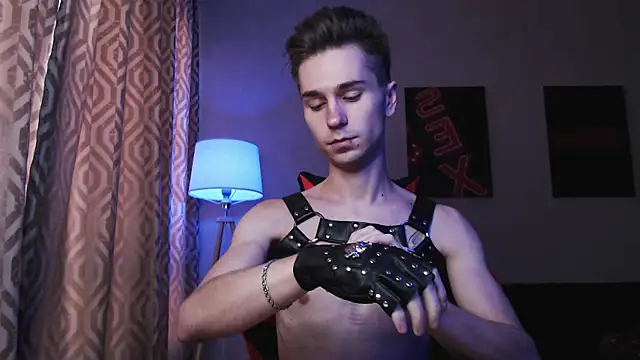 Joseph  Quinn online show from 17, 10, 2025