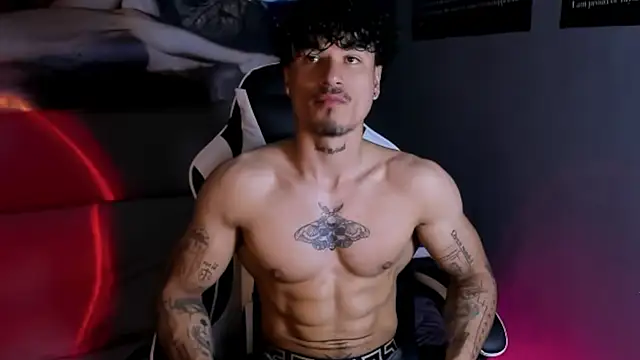 Snapshot of Thomas_Fit1 chatting on 2, 4, 2026 Thomas Fit1 online show from 2, 4, 2026