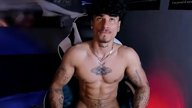 Snapshot of Thomas_Fit1 chatting on 6, 4, 2026 Thomas Fit1 online show from 6, 4, 2026