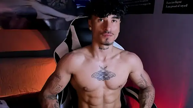 Snapshot of Thomas_Fit1 chatting on 7, 4, 2026 Thomas Fit1 online show from 7, 4, 2026