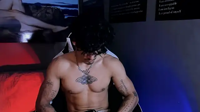 Snapshot of Thomas_Fit1 chatting on 10, 4, 2026 Thomas Fit1 online show from 10, 4, 2026