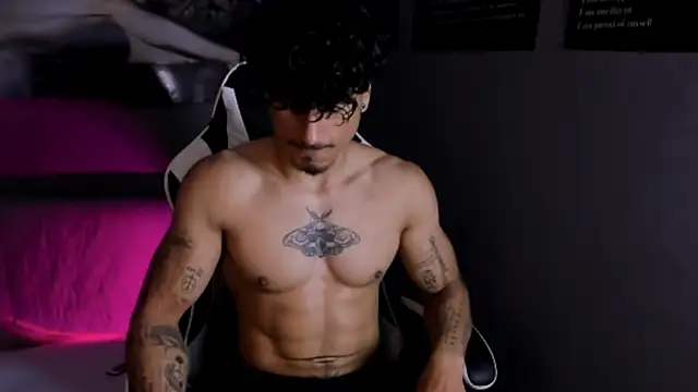 Snapshot of Thomas_Fit1 chatting on 15, 4, 2026 Thomas Fit1 online show from 15, 4, 2026