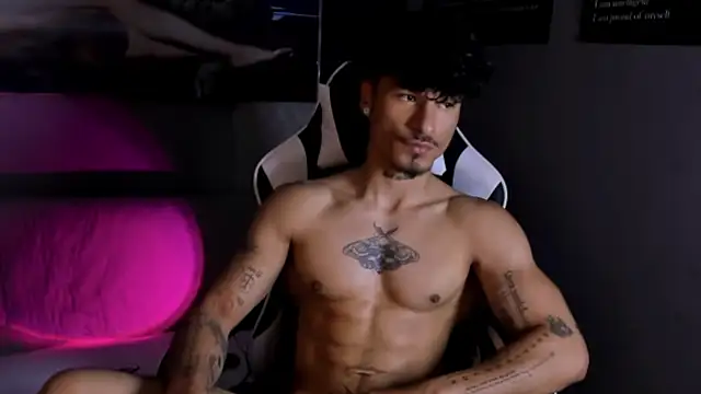 Snapshot of Thomas_Fit1 chatting on 15, 4, 2026 Thomas Fit1 online show from 15, 4, 2026