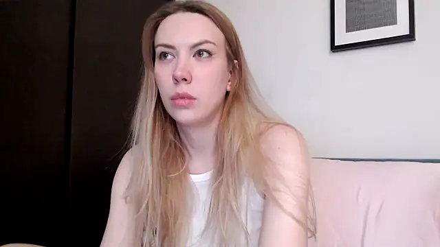 Snapshot of Scarlettford chatting on 7, 11, 2025 Scarlettford online show from 7, 11, 2025