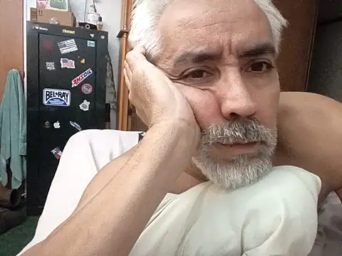 Snapshot of Xoc8_ chatting on 9, 4, 2026 Xoc8 online show from 9, 4, 2026