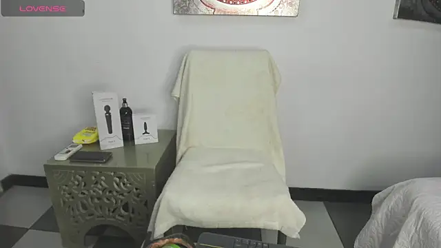 AnthonelaDuque online show from 27, 1, 2025