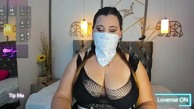 Snapshot of SalmaZaman chatting on 12, 10, 2025 SalmaZaman online show from 12, 10, 2025