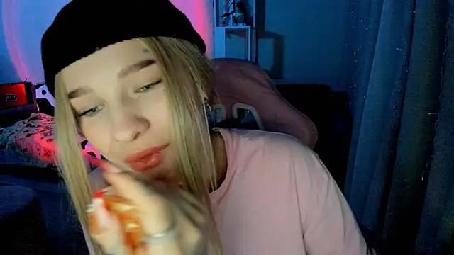 Snapshot of Ledy_WWWII chatting on 18, 12, 2024 Ledy WWWII online show from 18, 12, 2024