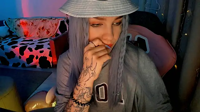 Snapshot of Ledy_WWWII chatting on 10, 1, 2025 Ledy WWWII online show from 10, 1, 2025