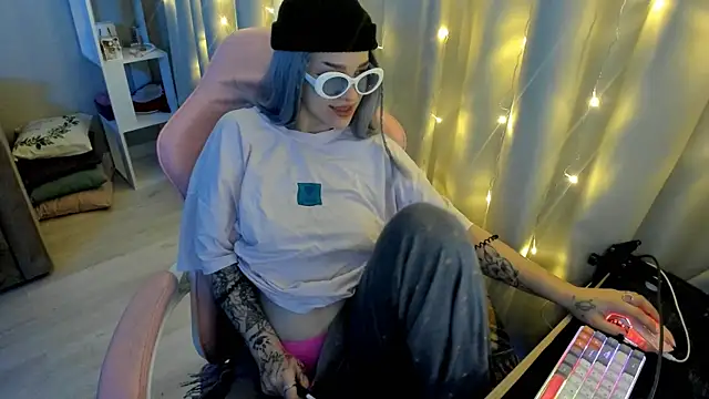 Snapshot of Ledy_WWWII chatting on 28, 1, 2025 Ledy WWWII online show from 28, 1, 2025