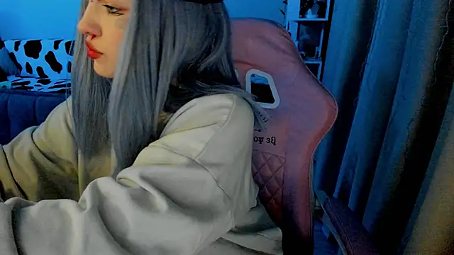 Snapshot of Ledy_WWWII chatting on 4, 2, 2025 Ledy WWWII online show from 4, 2, 2025