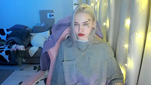 Snapshot of Ledy_WWWII chatting on 10, 3, 2025 Ledy WWWII online show from 10, 3, 2025