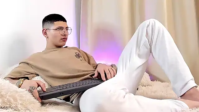 a lejandro 0 8 online show from 17, 12, 2024