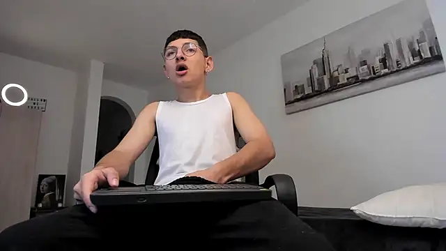 a lejandro 0 8 online show from 10, 3, 2025