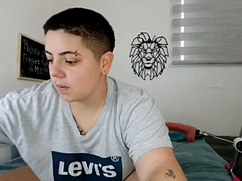 aron lettone01 online show from 24, 10, 2025