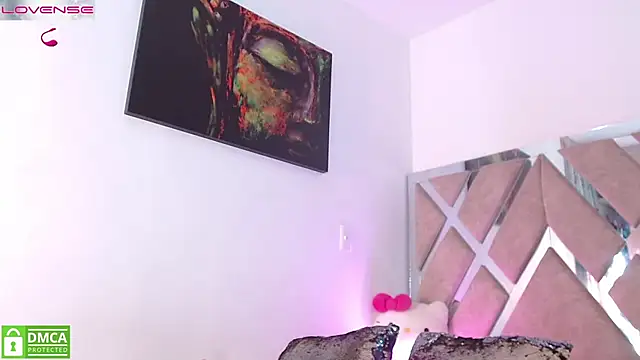 Snapshot of LauryMoons chatting on 4, 2, 2026 LauryMoons online show from 4, 2, 2026